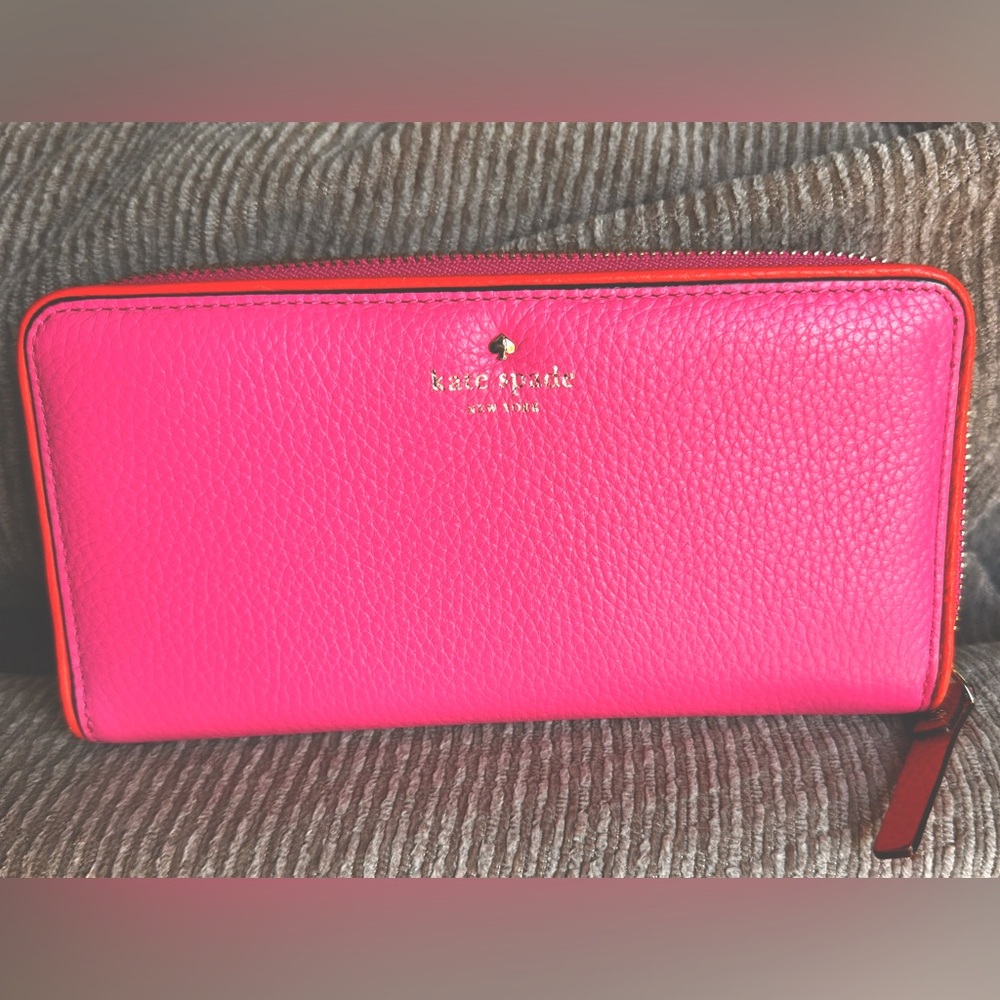 🩷WOW Gorgeous Authentic Kate Spade Leather Wallet🩷